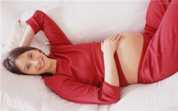 最可靠上海代怀孕：何雯娜怀孕仍做剧烈运动！